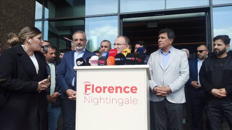Bekir Bozdağ, Sırrı Süreyya Önder'i hastanede ziyaret etti: Sağlık Bakanı'ndan düzenli bilgi alıyorum
