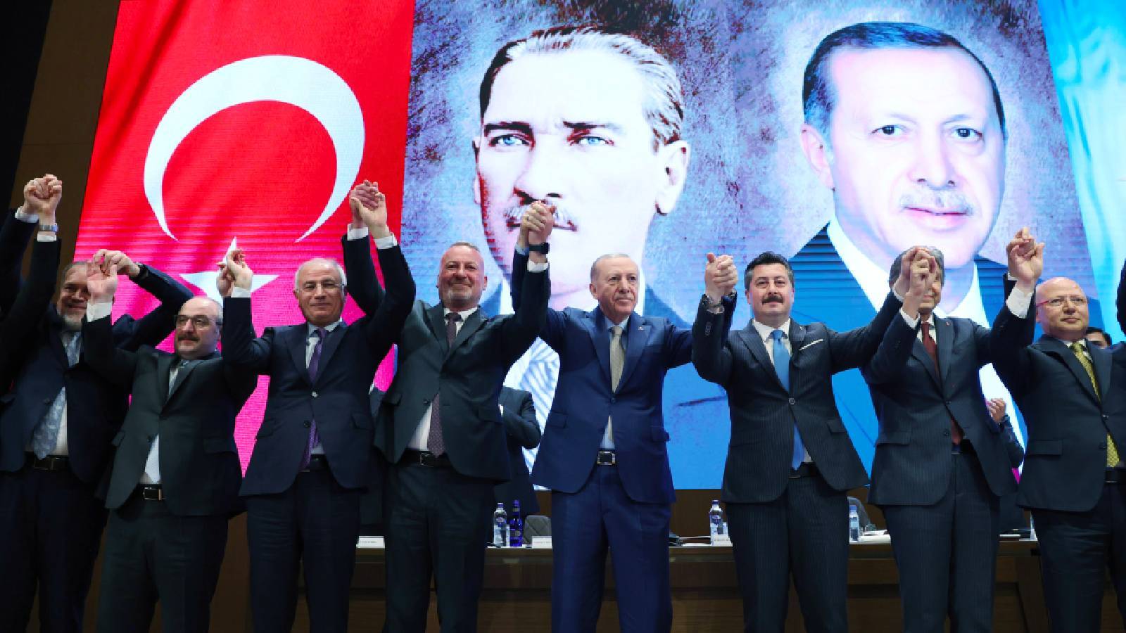 İyi Parti'ye İstifa Şoku: İki Belediye Başkanı AK Parti'ye Geçti