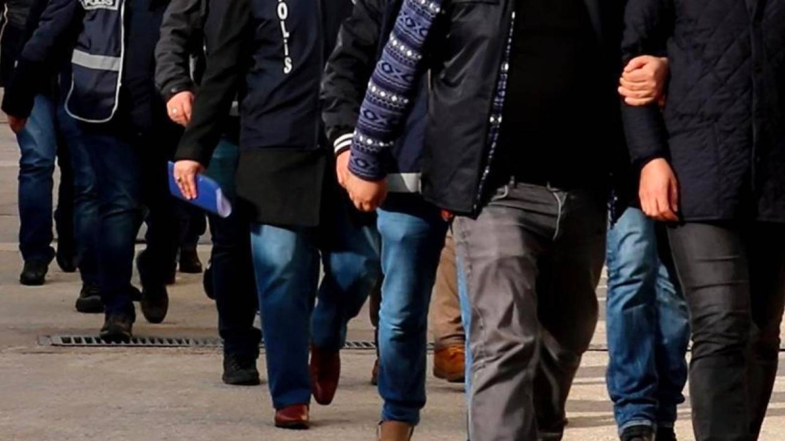 İzmir'de Gözaltılara Tepki: 1 Mayıs Öncesi Korku İklimi Yaratılmak İsteniyor