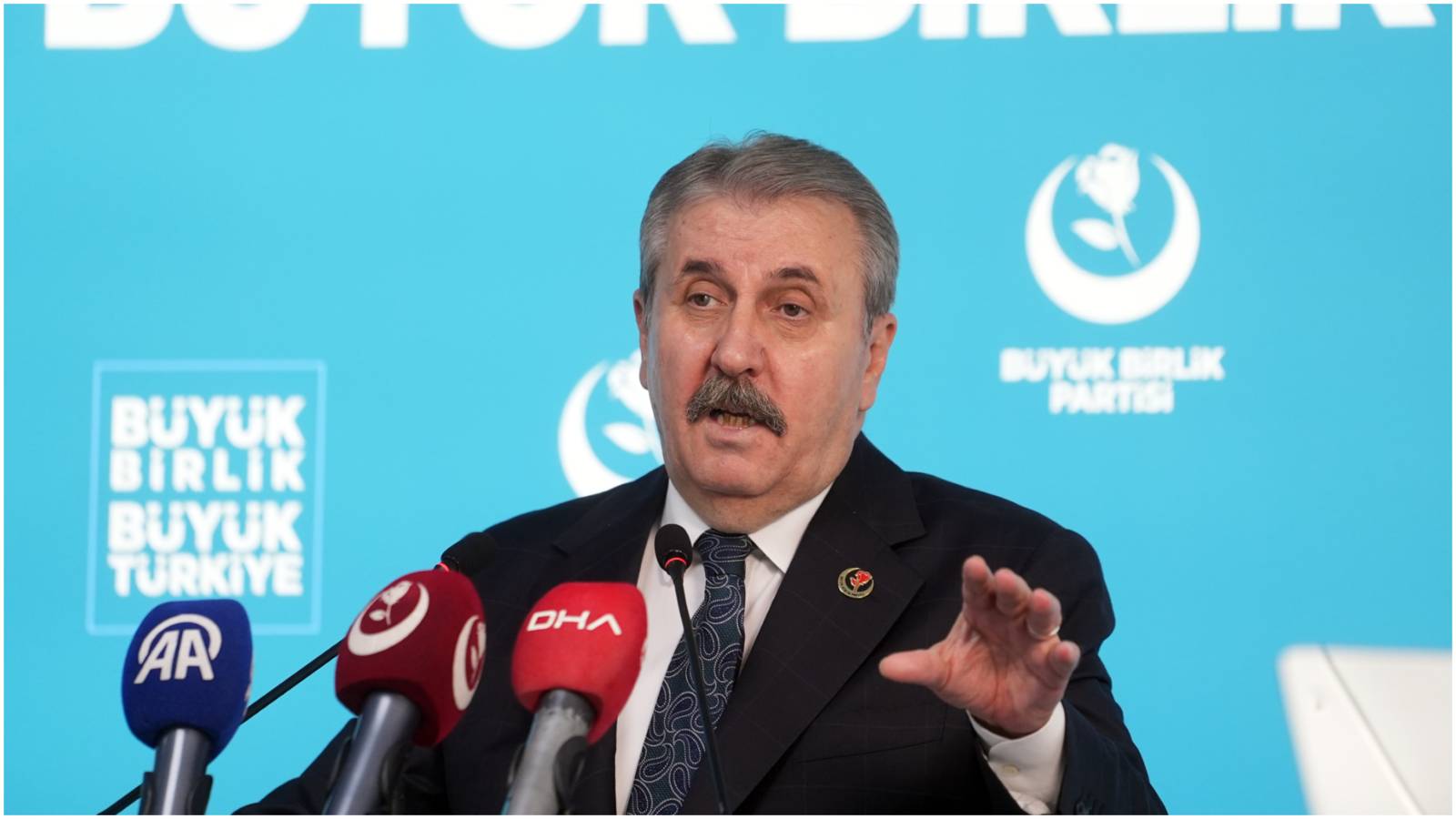 Mustafa Destici: Terör İltisaklı Tüm Yapılanmalar Kapatılmalı, Mal Varlıklarına El Konulmalı