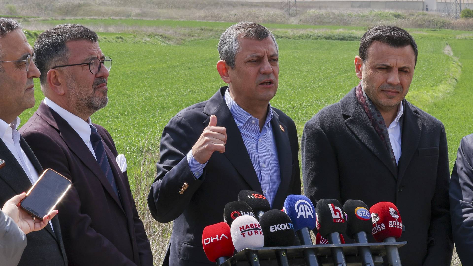 Özel'den Özdağ Çıkışı: "Herkes Haddini Bilecek!"