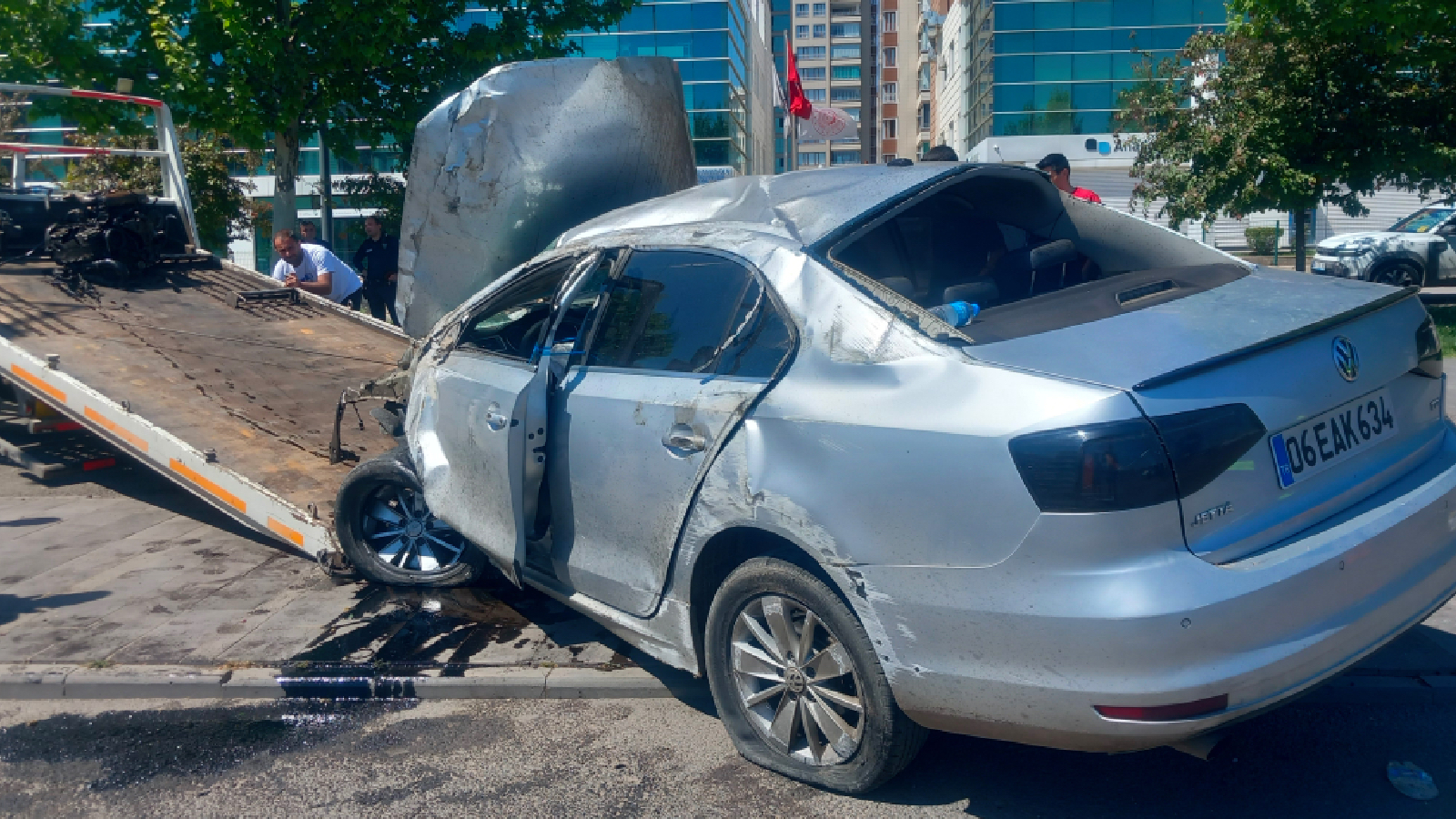 Refüje Çarpan Otomobil Takla Attı: 1 Yaralı