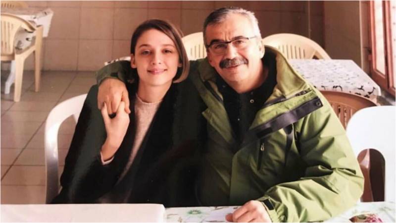 Sırrı Süreyya Önder'in kızı albay özeller'in sözlerine sert tepki gösterdi: Bunları yazacak kadar ahmaksınız