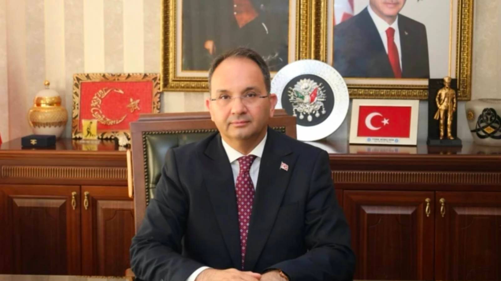 Şişli kayyumu, başkan yardımcılarını görevden alıp yerine AKP'li isim atadı